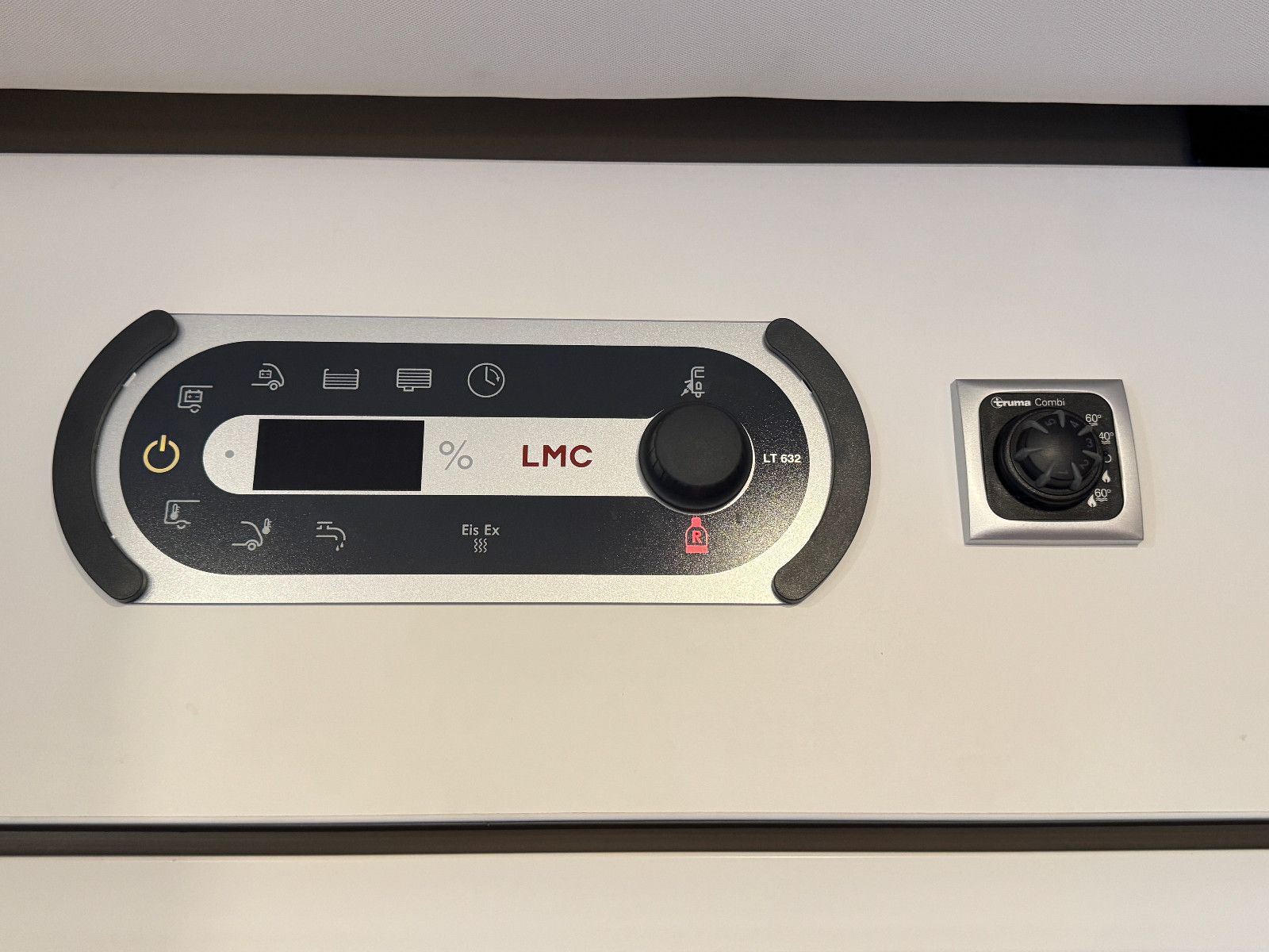 Fahrzeugabbildung LMC TOURER LIFT H 730 G DACHKLIMA SAT SKYROOF HUBBET