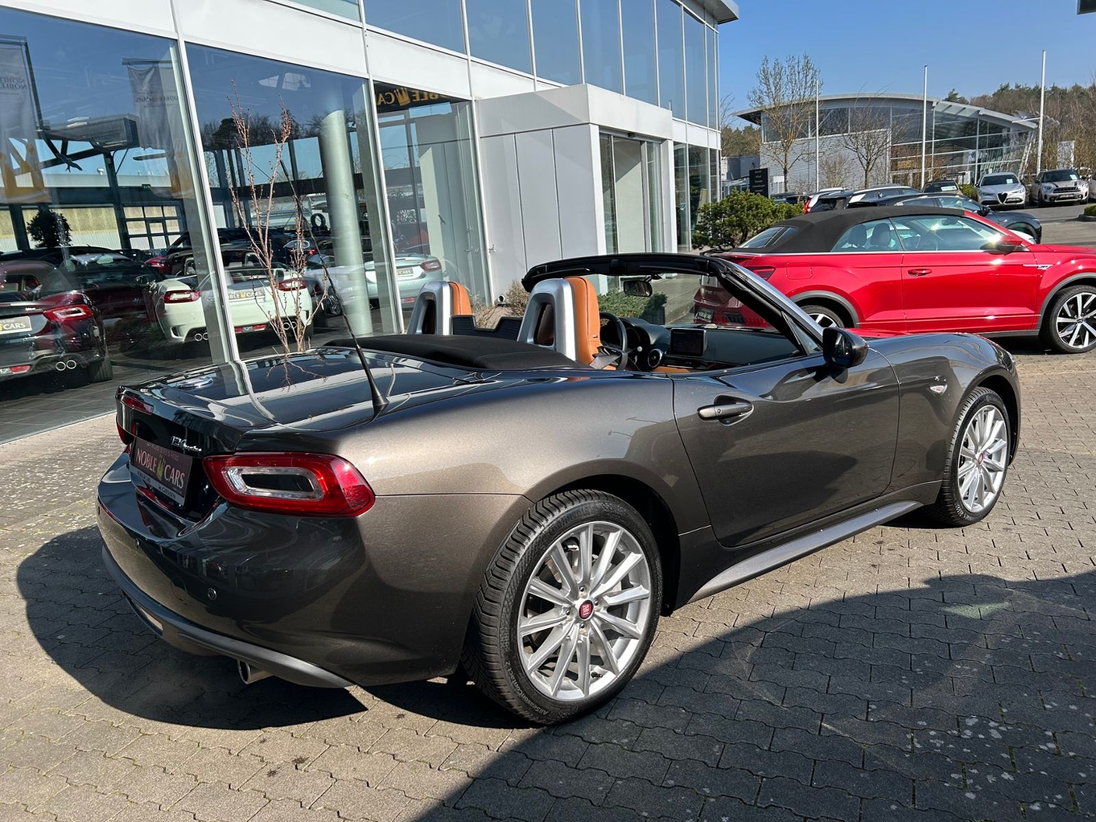 Fahrzeugabbildung Fiat 124 Spider Lusso BOSE RFK KLIMA NAVI SHZ
