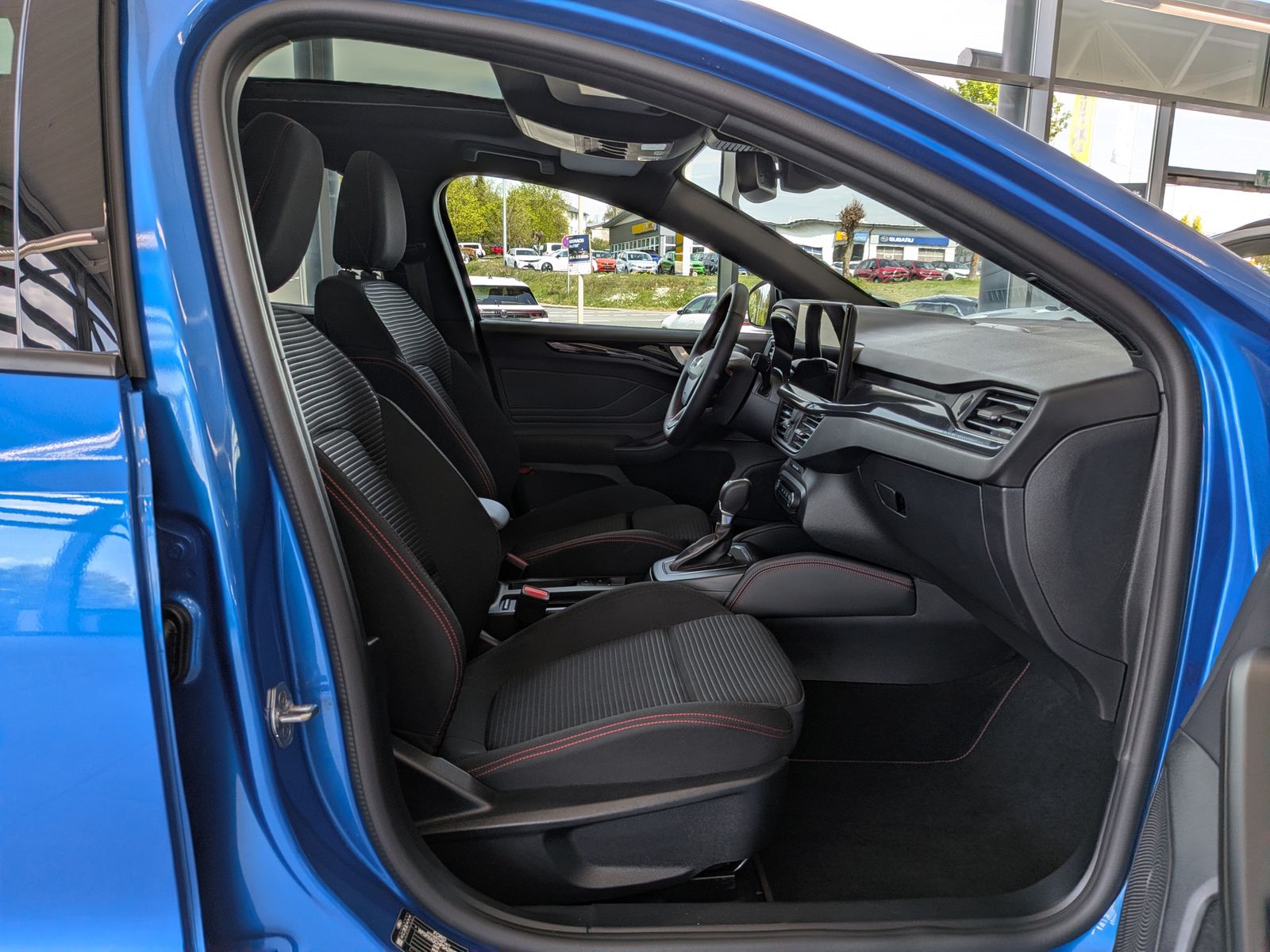 Fahrzeugabbildung Ford Focus ST-Line X Styling Matrix B&amp;O Pano 18"
