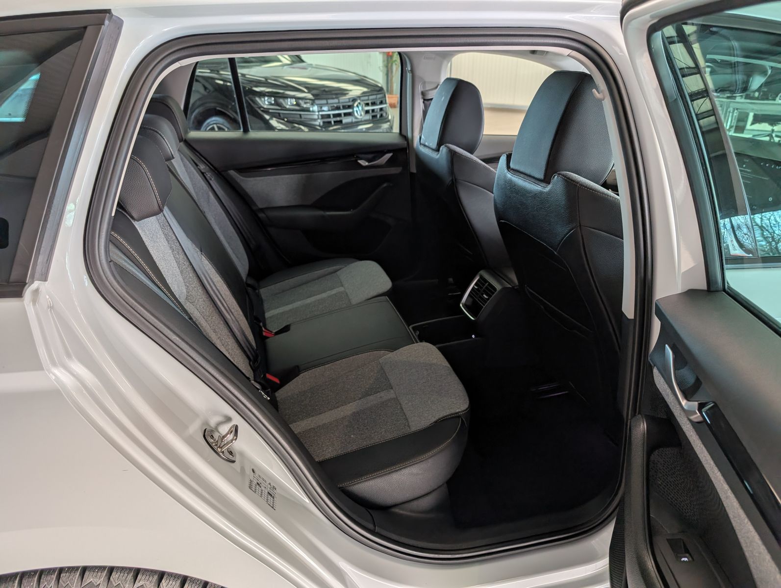 Fahrzeugabbildung SKODA Octavia 1.5 TSI mHEV DSG ACC Style-Paket AHK 17"