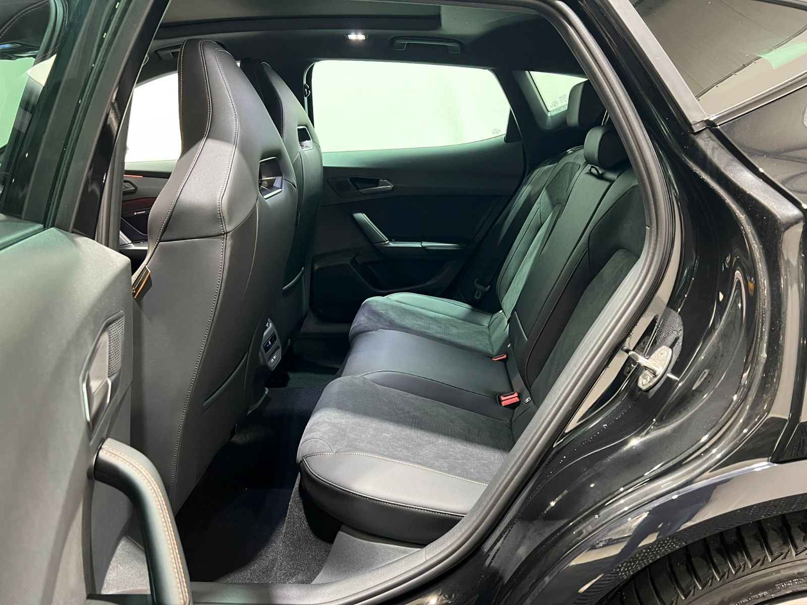 Fahrzeugabbildung CUPRA Formentor VZ 2.0 TSI 4Drive AHK PANO DSG