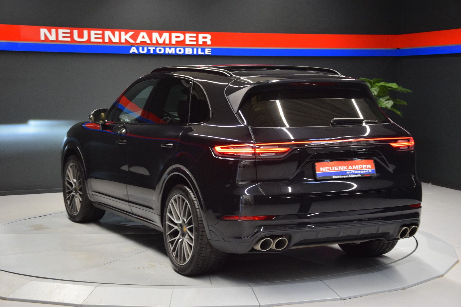 Fahrzeugabbildung Porsche Cayenne S Pano ACC Chrono BOSE HuD Memory 360°