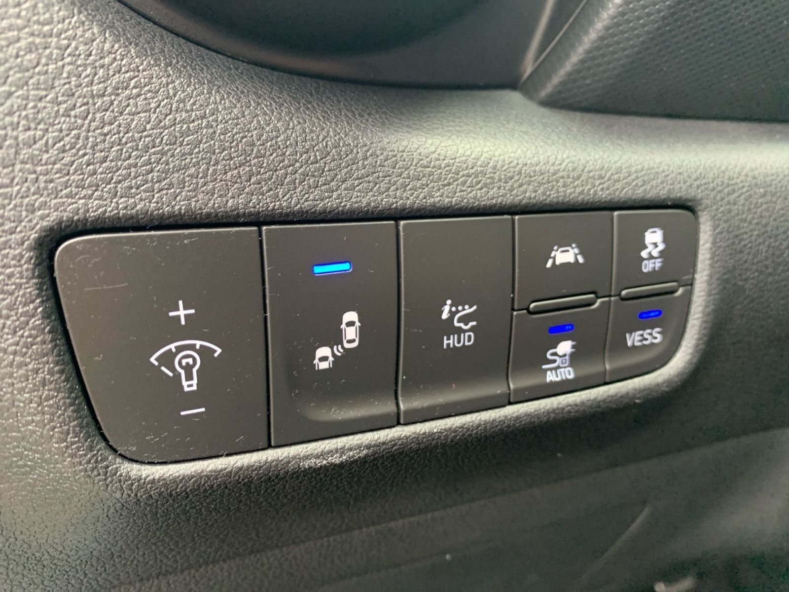 Fahrzeugabbildung Hyundai KONA Premium Elektro 64 kWh Navi LED 1Hd