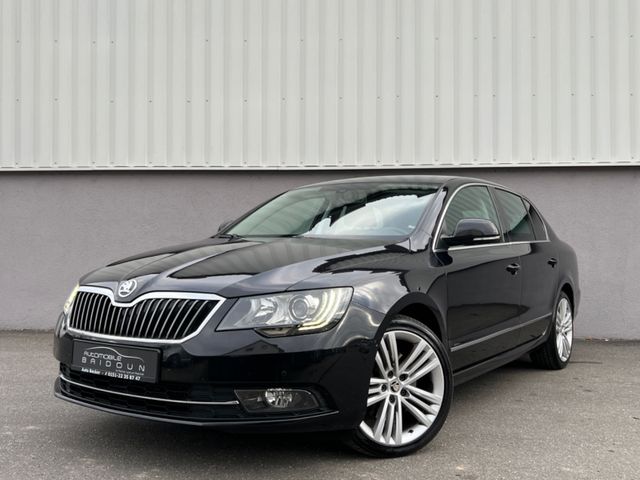 Skoda Superb Elegance DSG MOTOR NEU NAVI ALCANTARA