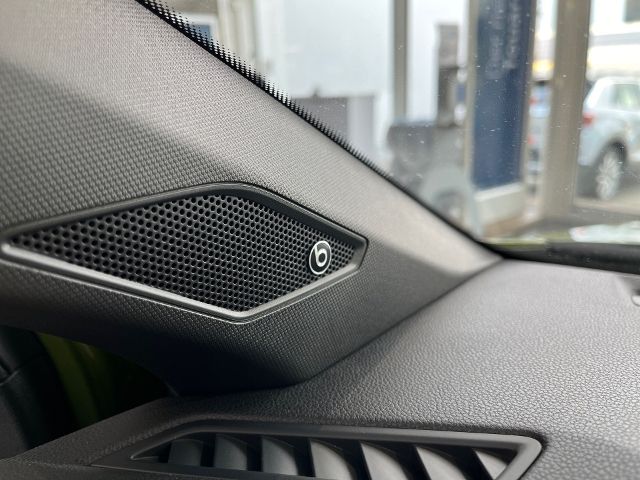 Fahrzeugabbildung Volkswagen Taigo 1.0 TSI R-Line BEATS GJR IQ.LIGHT NAVI