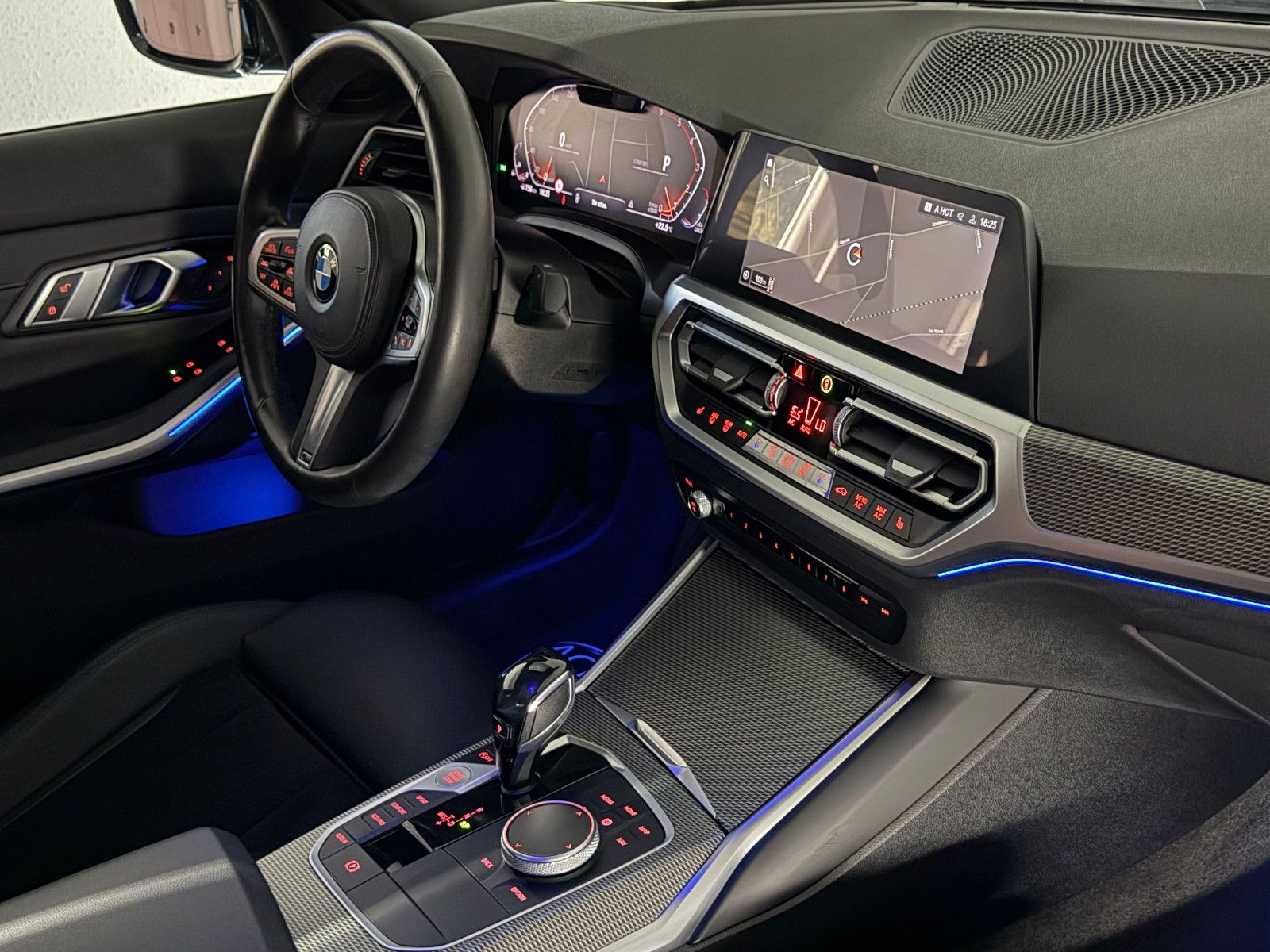 Fahrzeugabbildung BMW 330 i xDrive M SPORT/LASER/H&K/PANO/MEMORY/DE FZ