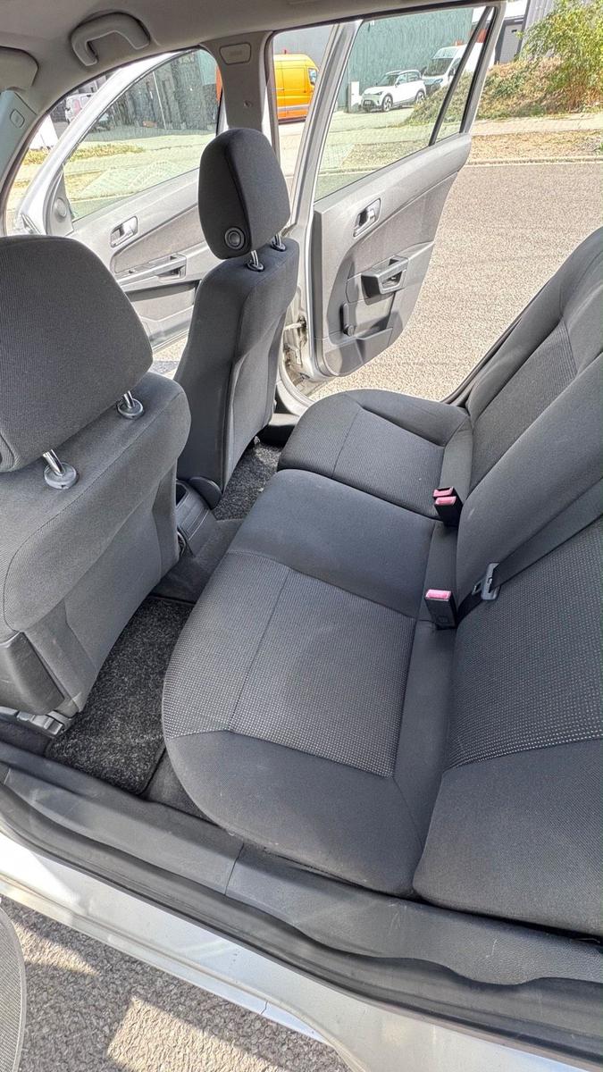 Opel Astra 2006 — photo 12