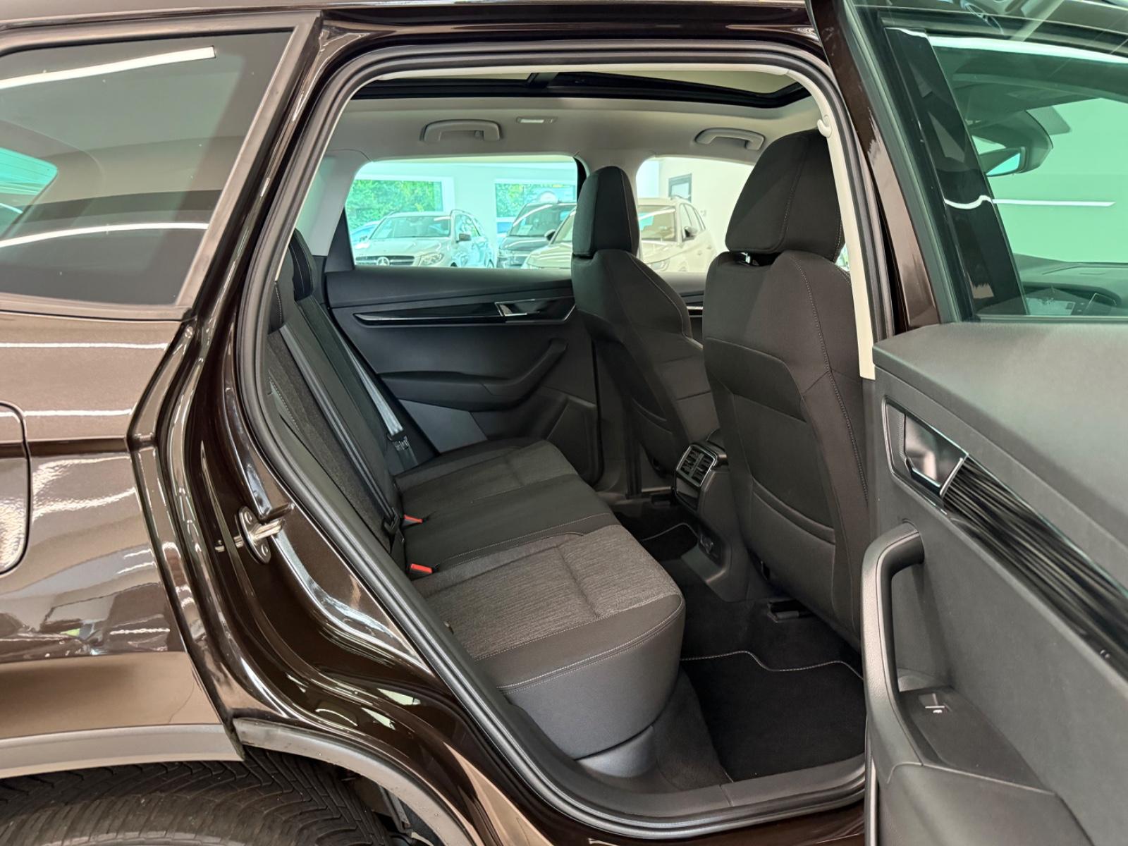 Skoda Karoq 1.6 TDI  Style DSG PANO VIRTUAL TACHO AHK