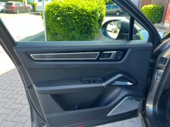 PORSCHE Cayenne Turbo Coupe Leichtbau Sport-Paket PD1 PORSCHE Cayenne Turbo Coupe Leichtbau Sport-Paket PD1