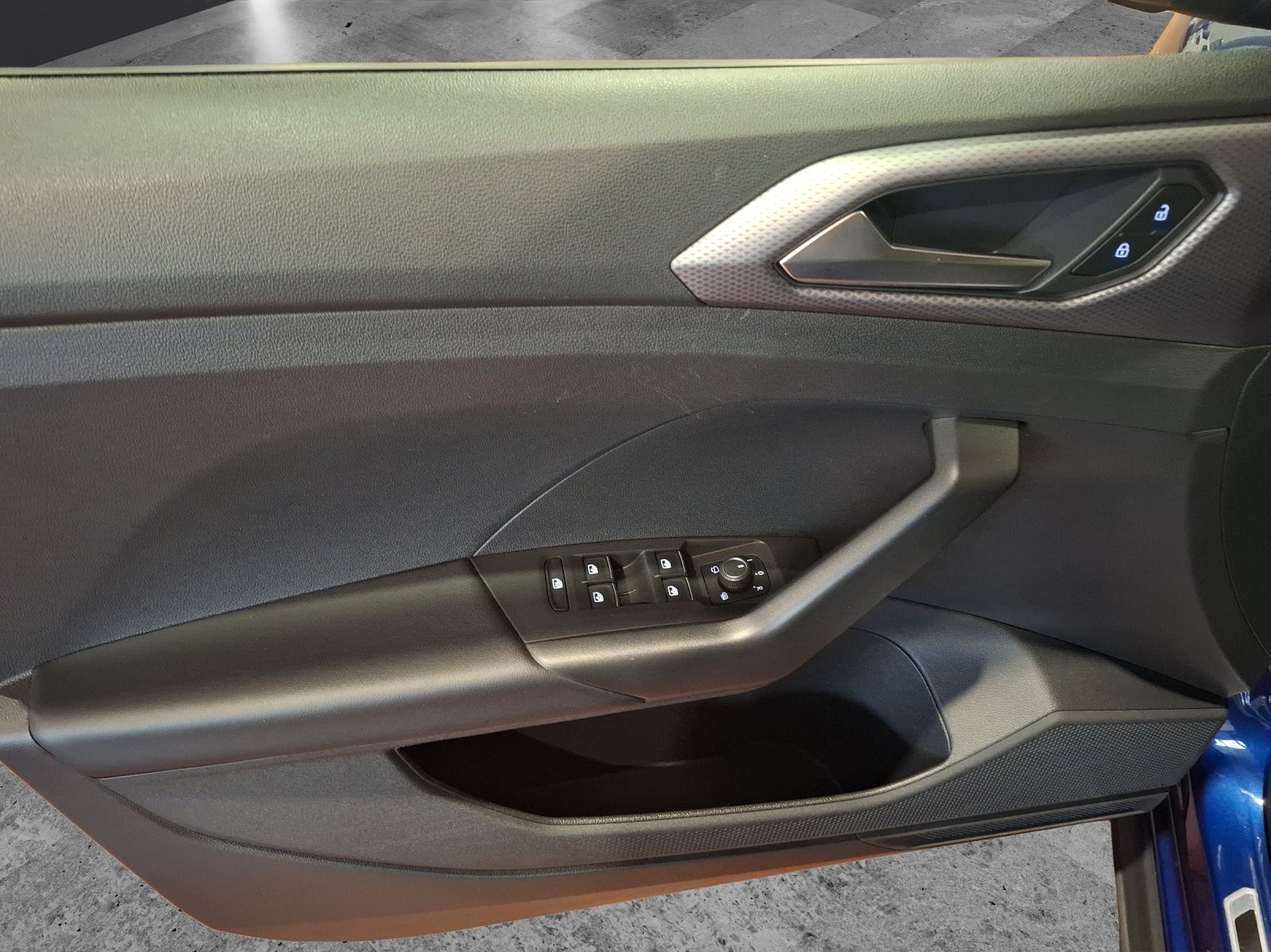 Fahrzeugabbildung Volkswagen T-Cross TSI Active Navi AID ACC PDC SH LM