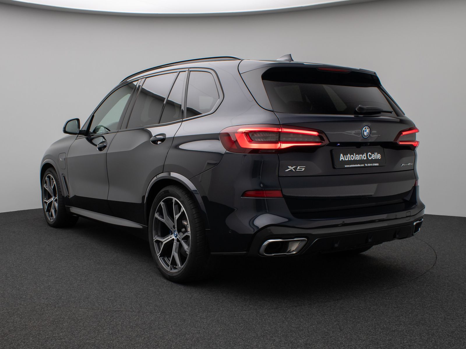 Fahrzeugabbildung BMW X5 xD45e M Sport Panorama 360°HUD HiFi NightVisi