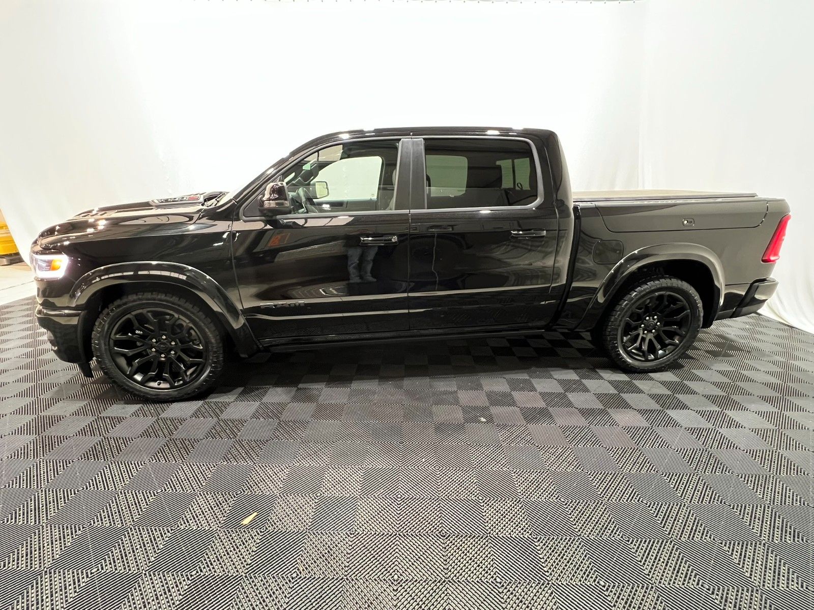 Fahrzeugabbildung Dodge RAM 1500 Limited Night  H/O 3.0L / MFT RTR Ed.