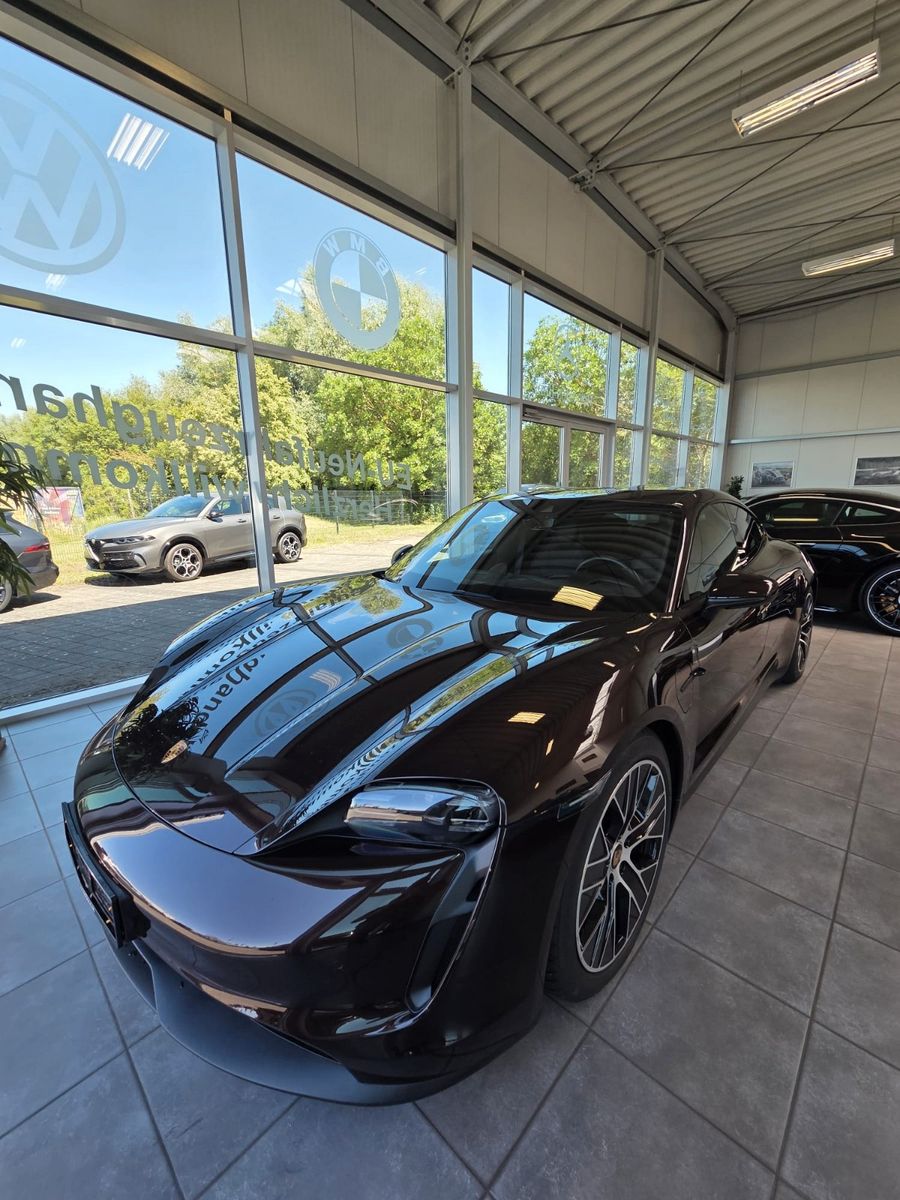 Fahrzeugabbildung Porsche Taycan/Sportsitze/Sportchrono/Innodrive