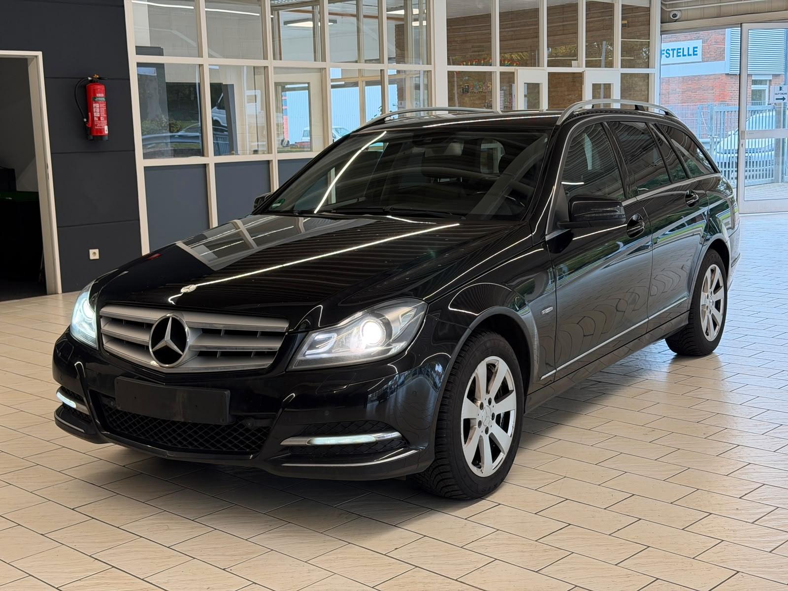Mercedes-Benz C180 2012 — interior