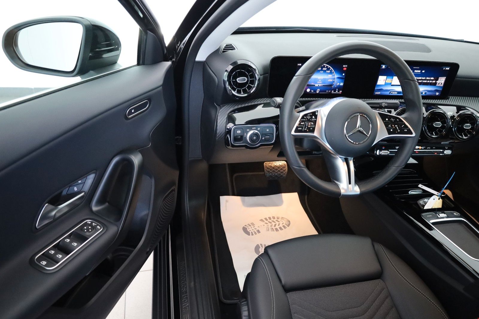 Fahrzeugabbildung Mercedes-Benz A 180 d,T.Leder,Navi,LED,SH,Kamera