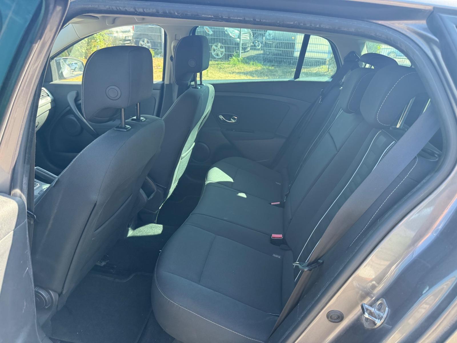 Renault Megane 2013 — photo 15
