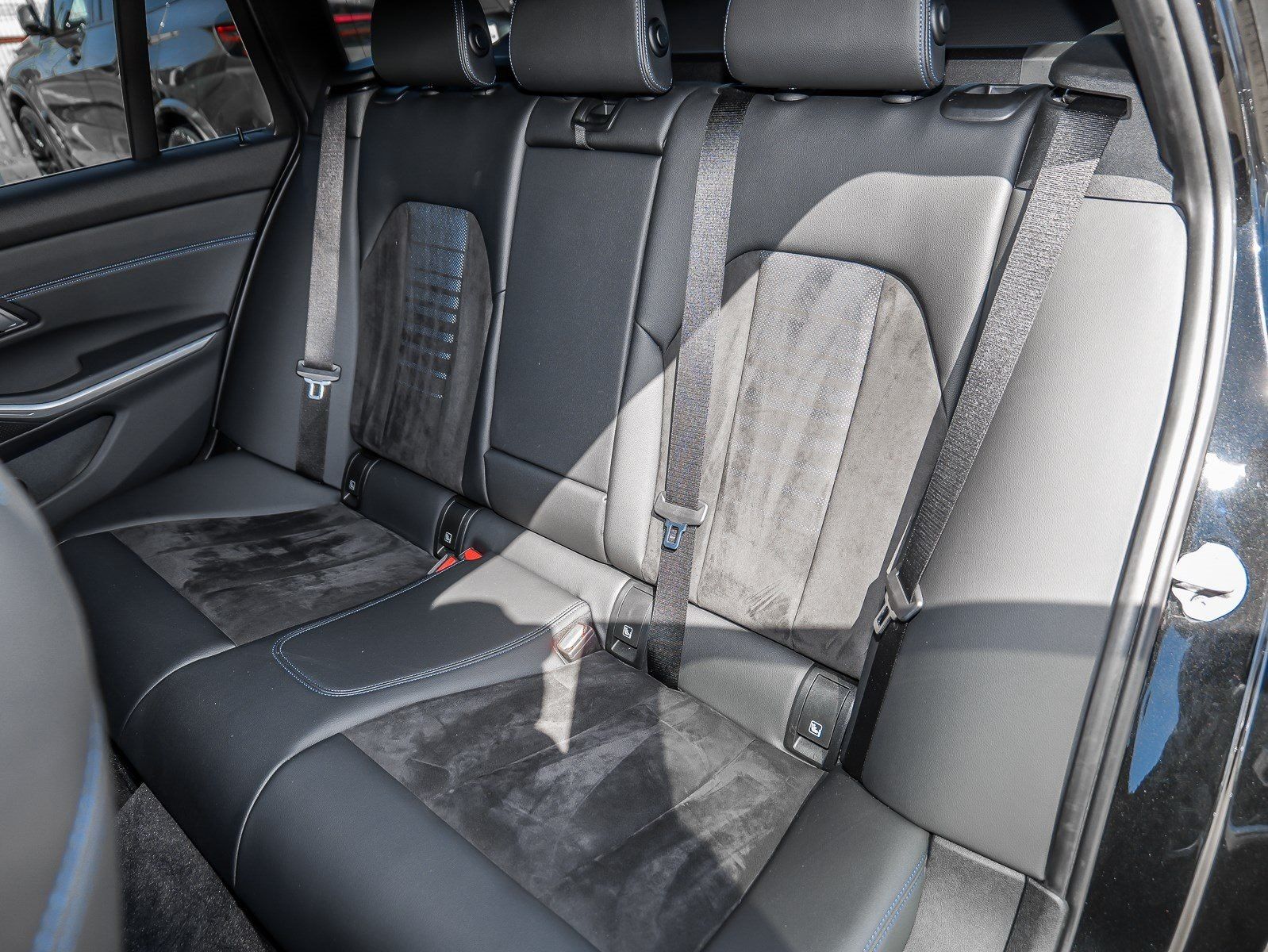 BMW 320i Touring M Sport LC+ Navi RFK HiFi DAB foto 17