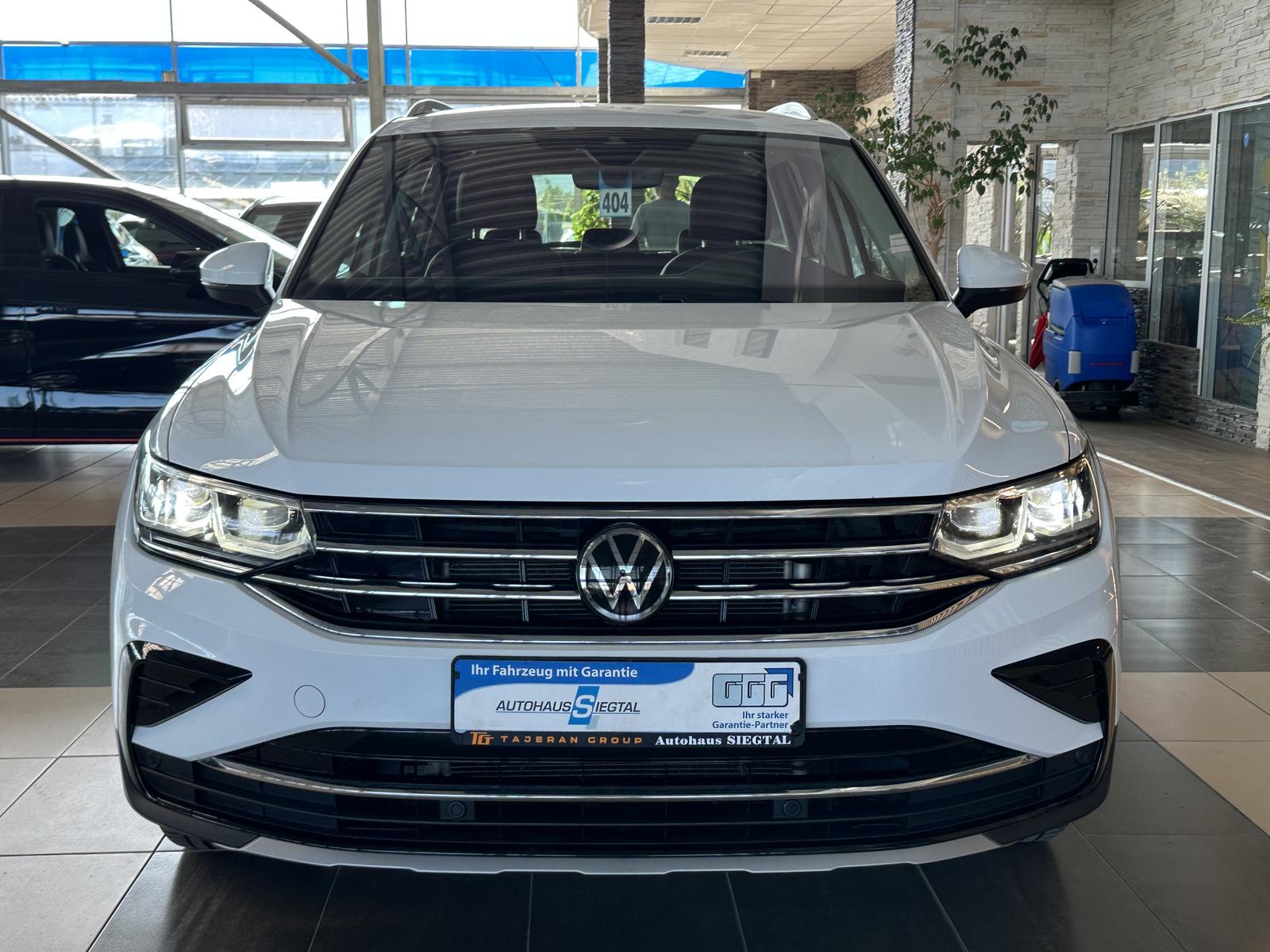 Volkswagen Tiguan Elegance 4Motion Leder R.Cam LED ACC AHK