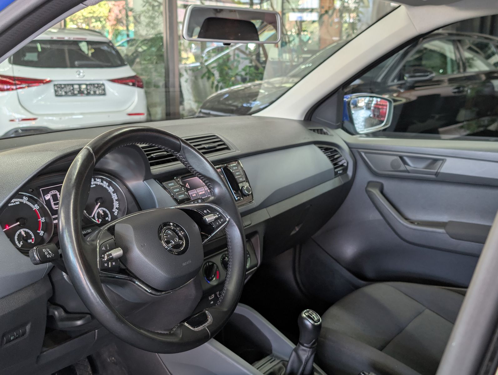 Fahrzeugabbildung SKODA Fabia Active 1.0 MPI SURROUND SCHECKHEFT KLIMA