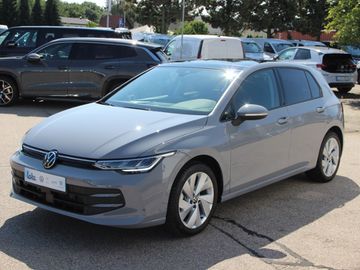 Volkswagen Golf VIII TSI Life Panoramad.