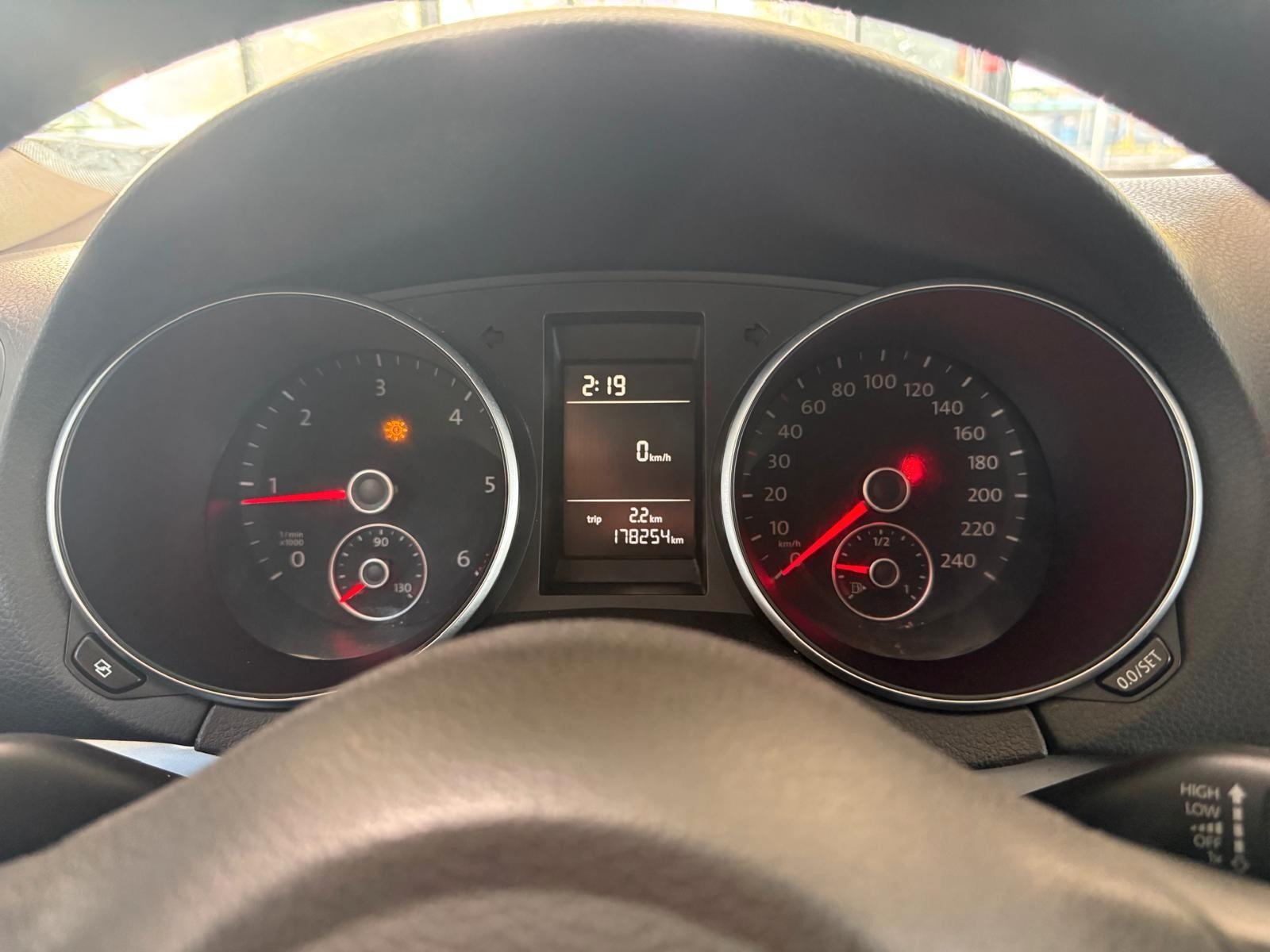 Volkswagen Golf 2010 — photo 14