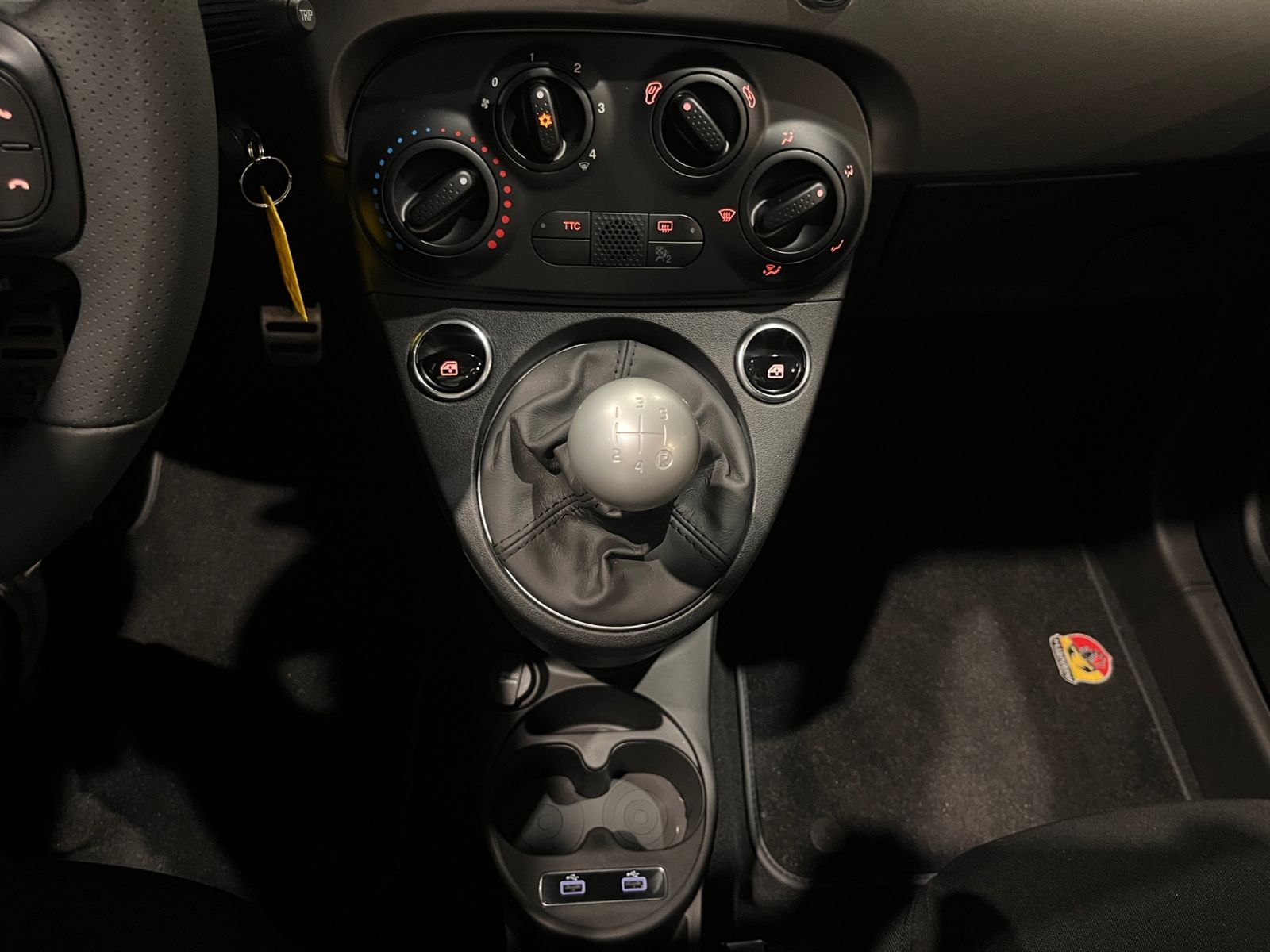 Fahrzeugabbildung Abarth 595C -BLAU MATT- LED  CARPLAY DAB ALU
