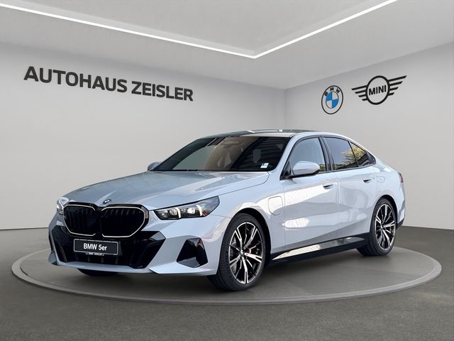 BMW 550e xDrive Lim. M Sport Pro 20"LM AHK Glasdach (Fahrzeug B00433CY79287)