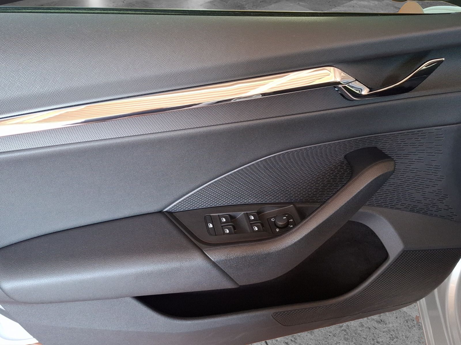 Fahrzeugabbildung SKODA Octavia Combi TDI Style DSG LED Navi HUD PDC SH