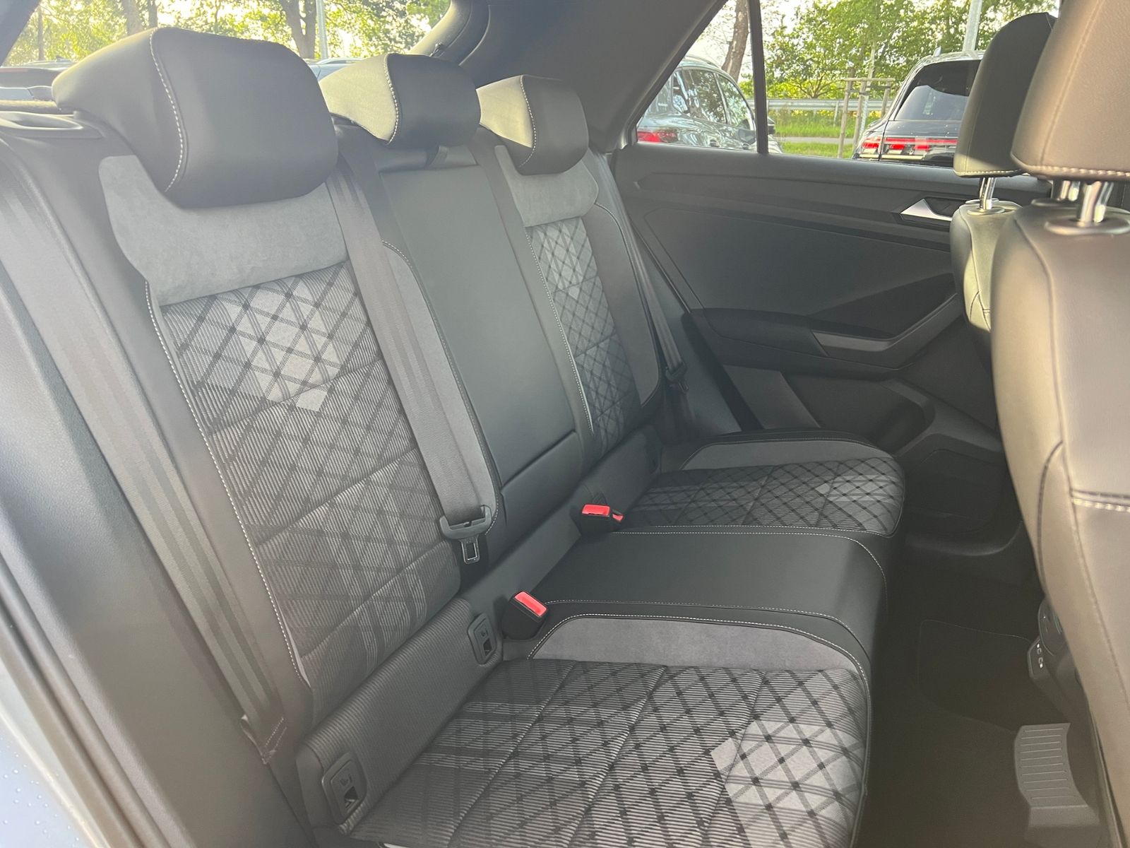 Fahrzeugabbildung Volkswagen T-Roc 1.0 TSI R-Line *AHK, LED-Plus, ACC, Panora