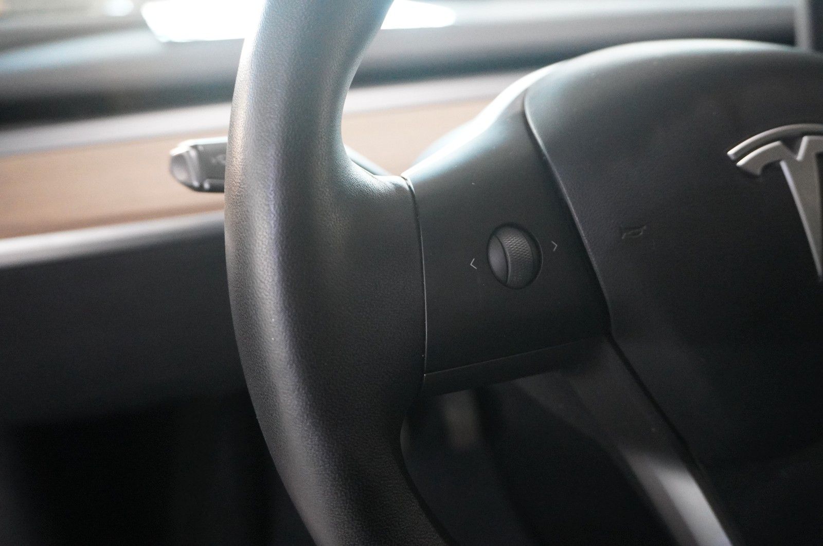 Fahrzeugabbildung Tesla Model 3 Standard Range Plus NAVI/KAMERA/DAB/AHK