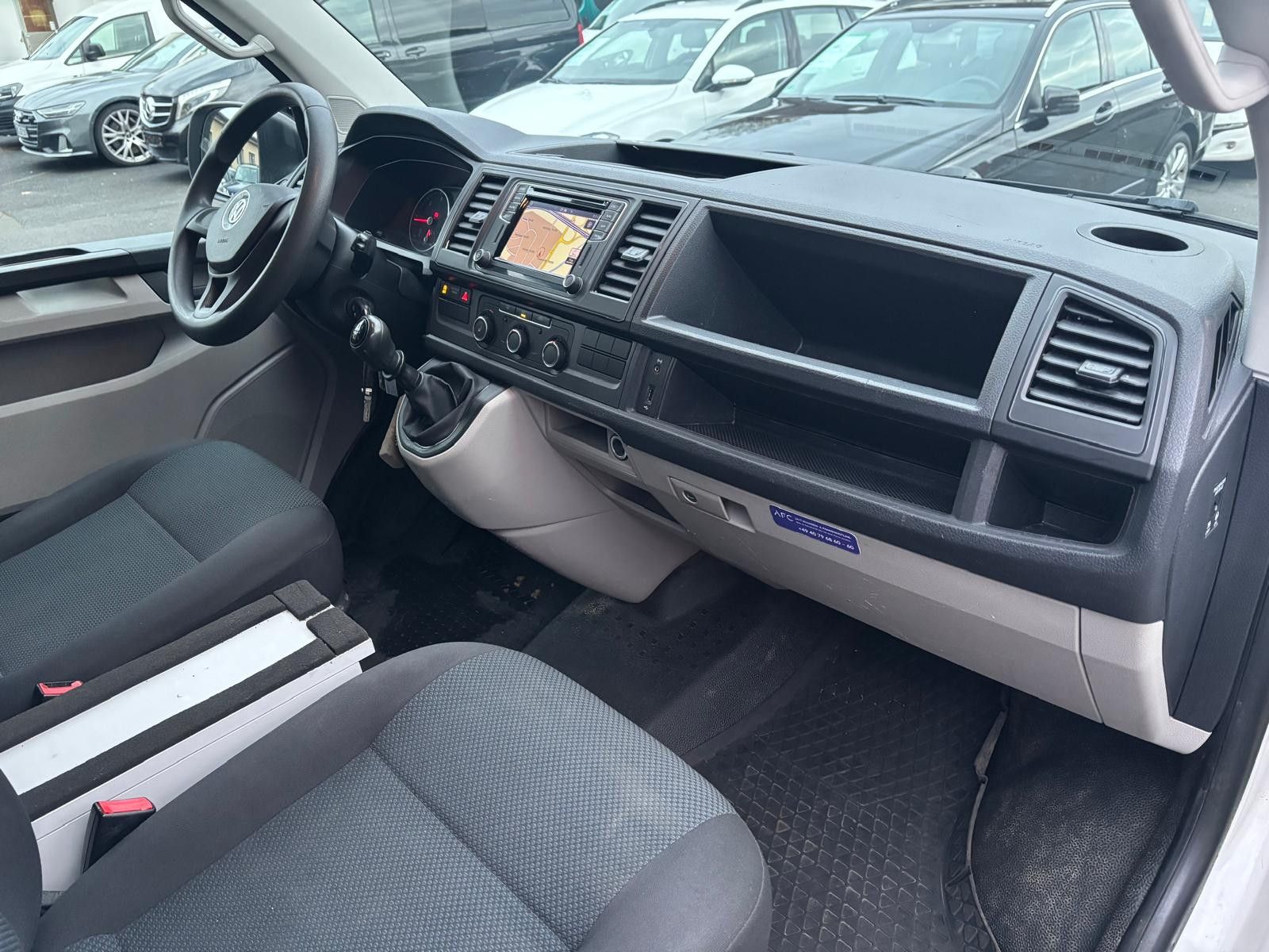 Fahrzeugabbildung Volkswagen T6 Transporter 2.0 TDI Kasten lang-STDHZ-AHK-NAV