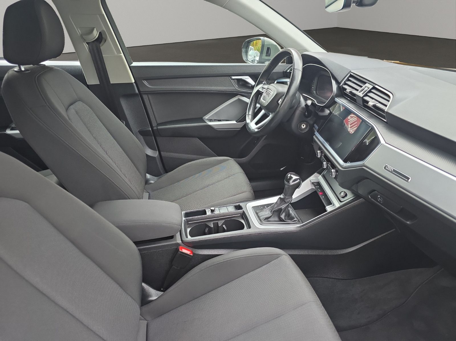 Fahrzeugabbildung Audi Q3 Sportback 45 TFSI e basis(EURO6d)