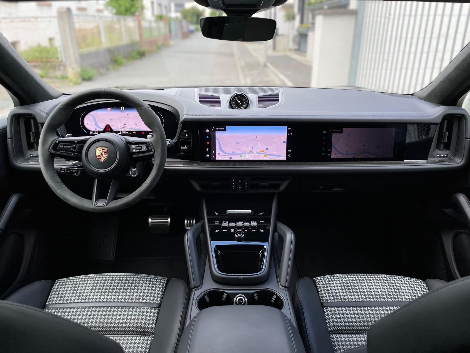 Fahrzeugabbildung Porsche Cayenne GTS Coupé Leichtbau|ACC|HUD|PASM|3.Displ