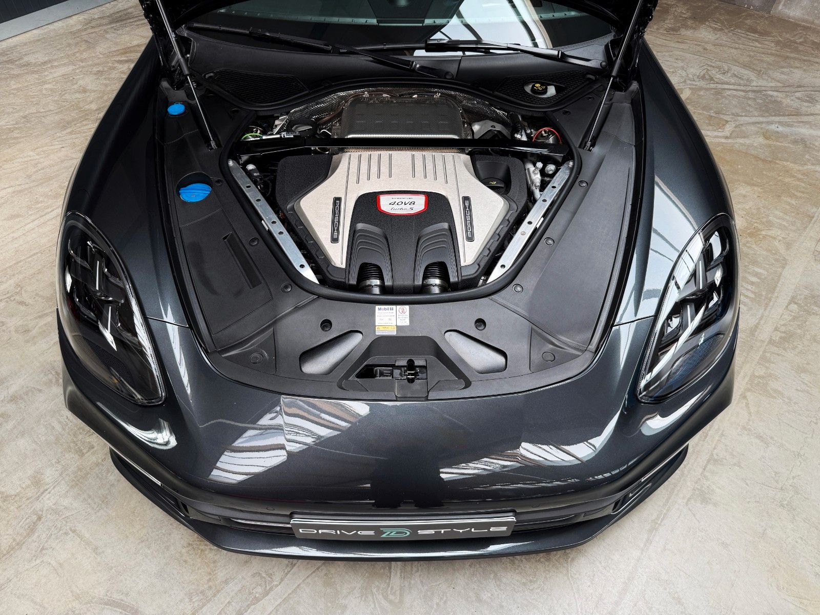 Fahrzeugabbildung Porsche Panamera Sport Turismo Turbo S + Approved + PCCB
