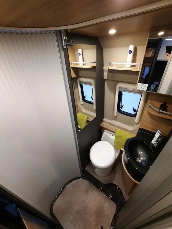 Fahrzeug Übersicht 18 Fahrzeugabbildung Dethleffs Globetrail 640 ER Advantage Solar/Sparen Sie 17.