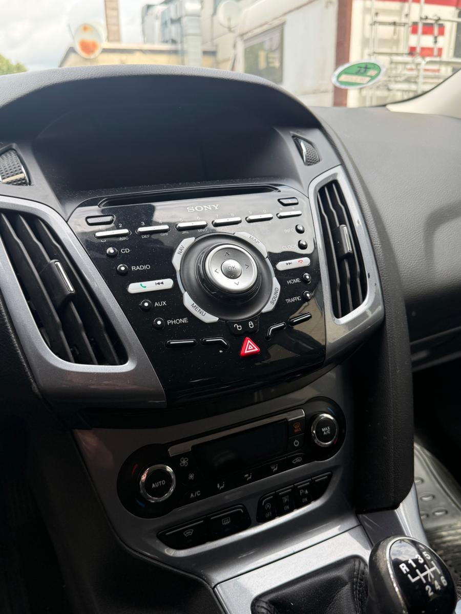 Ford Focus 2012 — photo 10