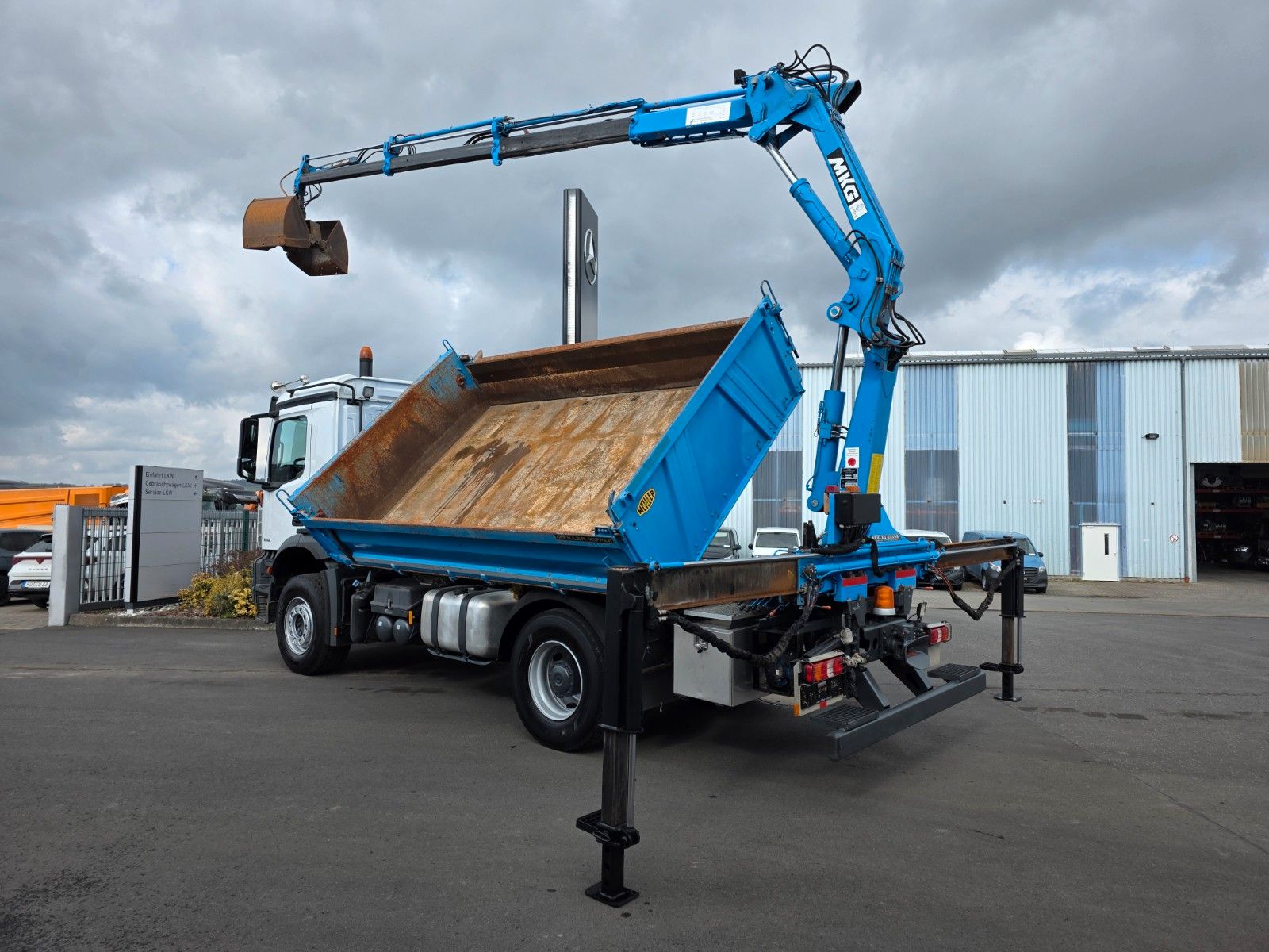 Fahrzeugabbildung Mercedes-Benz Arocs 1832 KK 4x2 Kran MKG HLK 116 A3 Funk