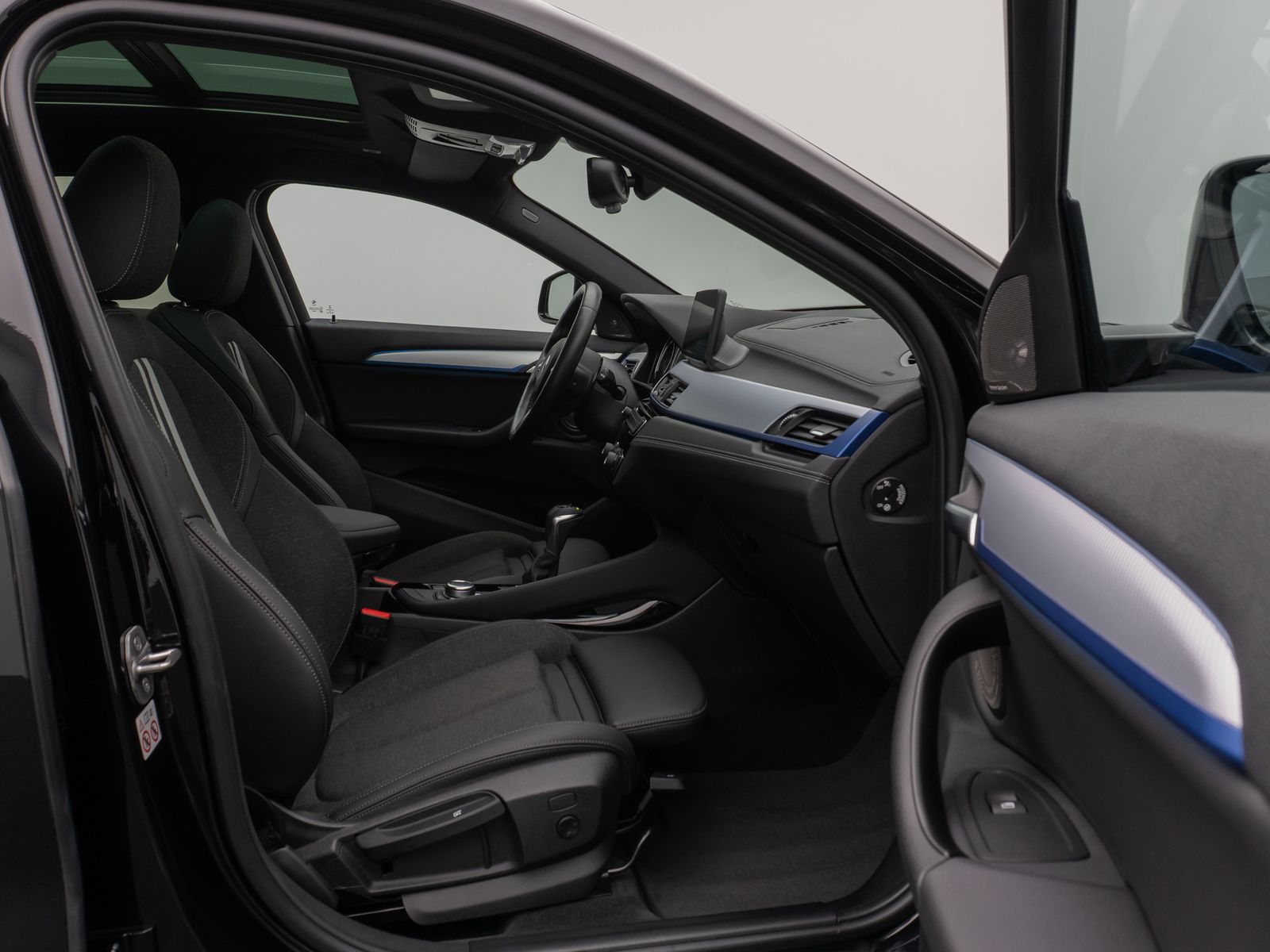 Fahrzeugabbildung BMW X2 xD25e M Sport HUD DAB Kamera Alarm Panorama