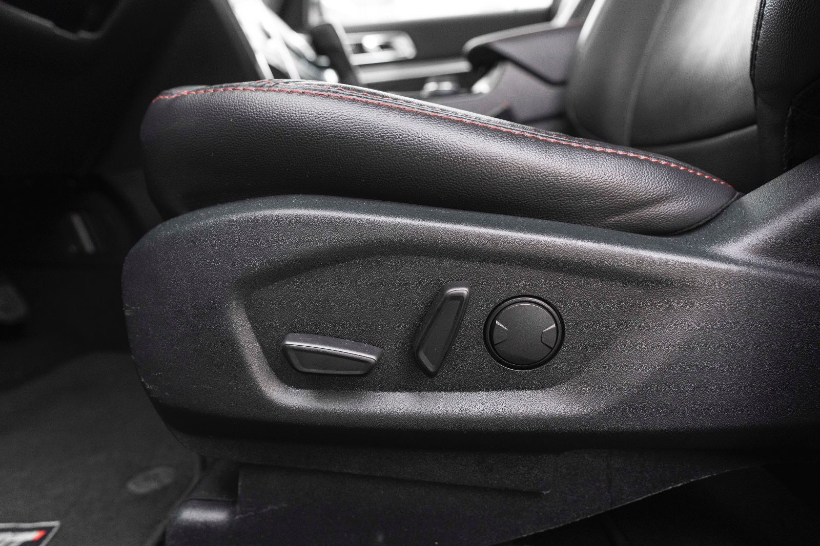 Fahrzeugabbildung Ford Explorer 3,5l 4x4 Sport KAM 6SITZER M+S ACC AHK