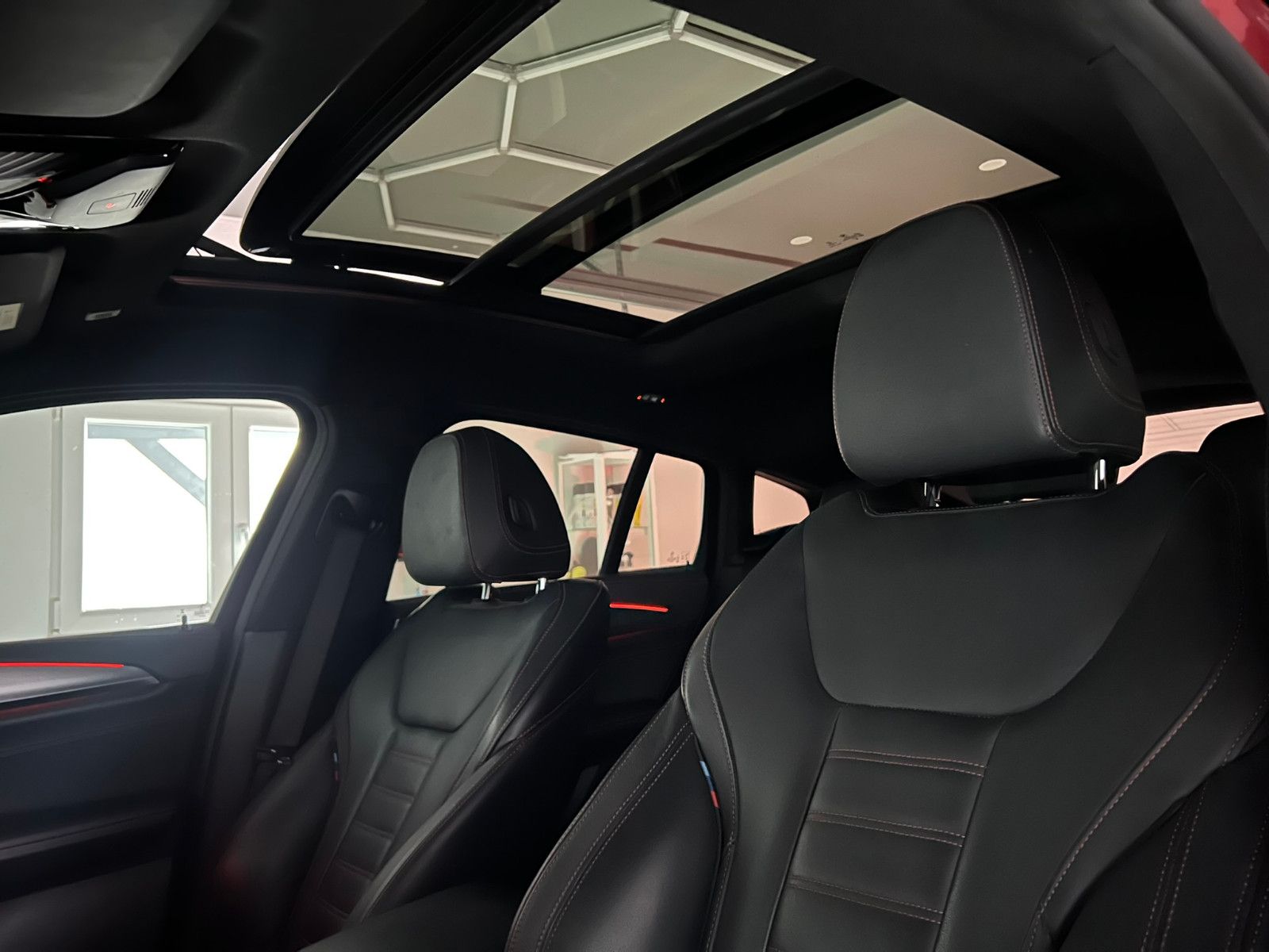 Fahrzeugabbildung BMW X4 xDrive 30 i M SPORT/AHK/ACC/LED/H&K/PANO/STHZ