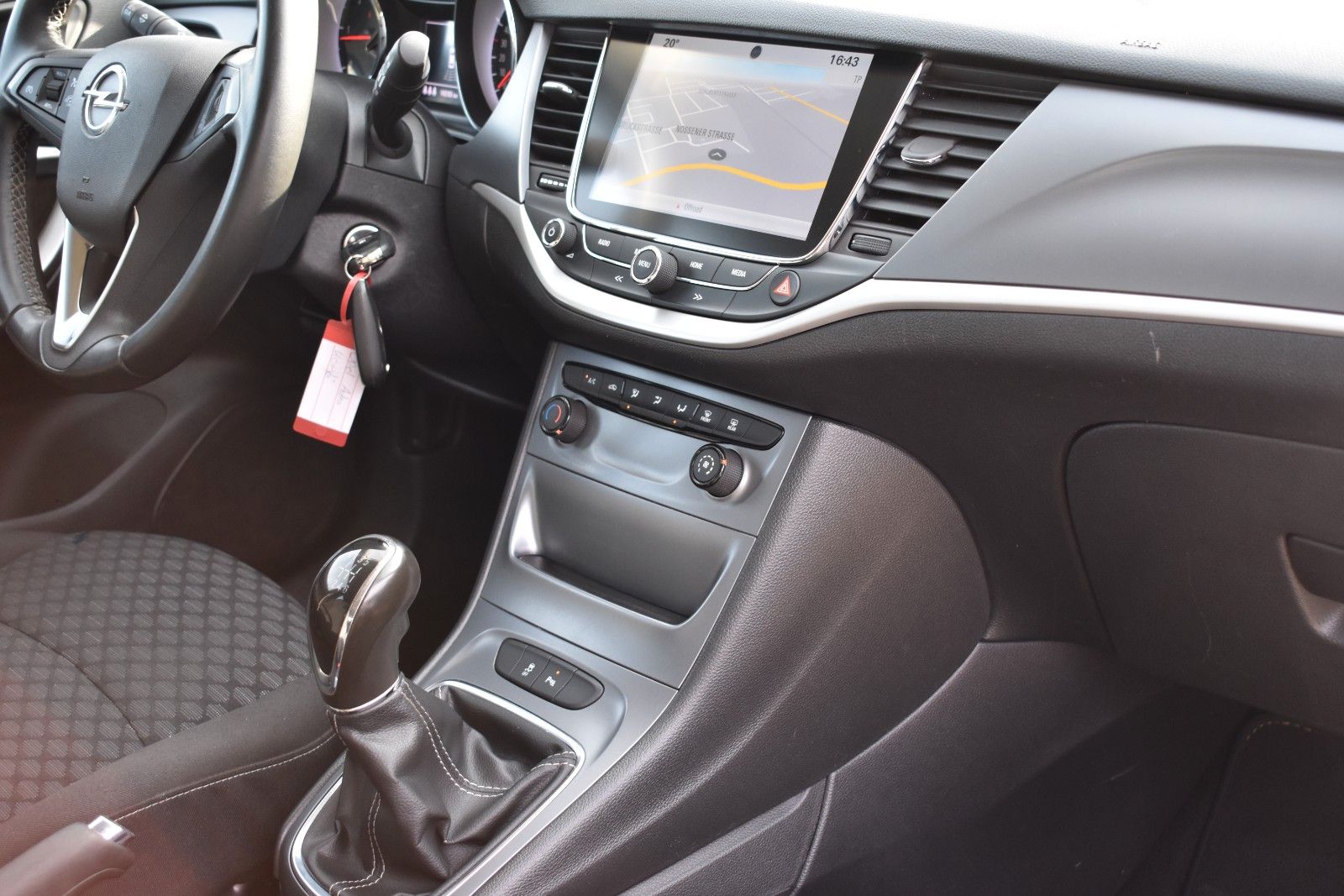 Fahrzeugabbildung Opel Astra K Sports Tourer Edition KLIMA/PDC/TEMPOMAT