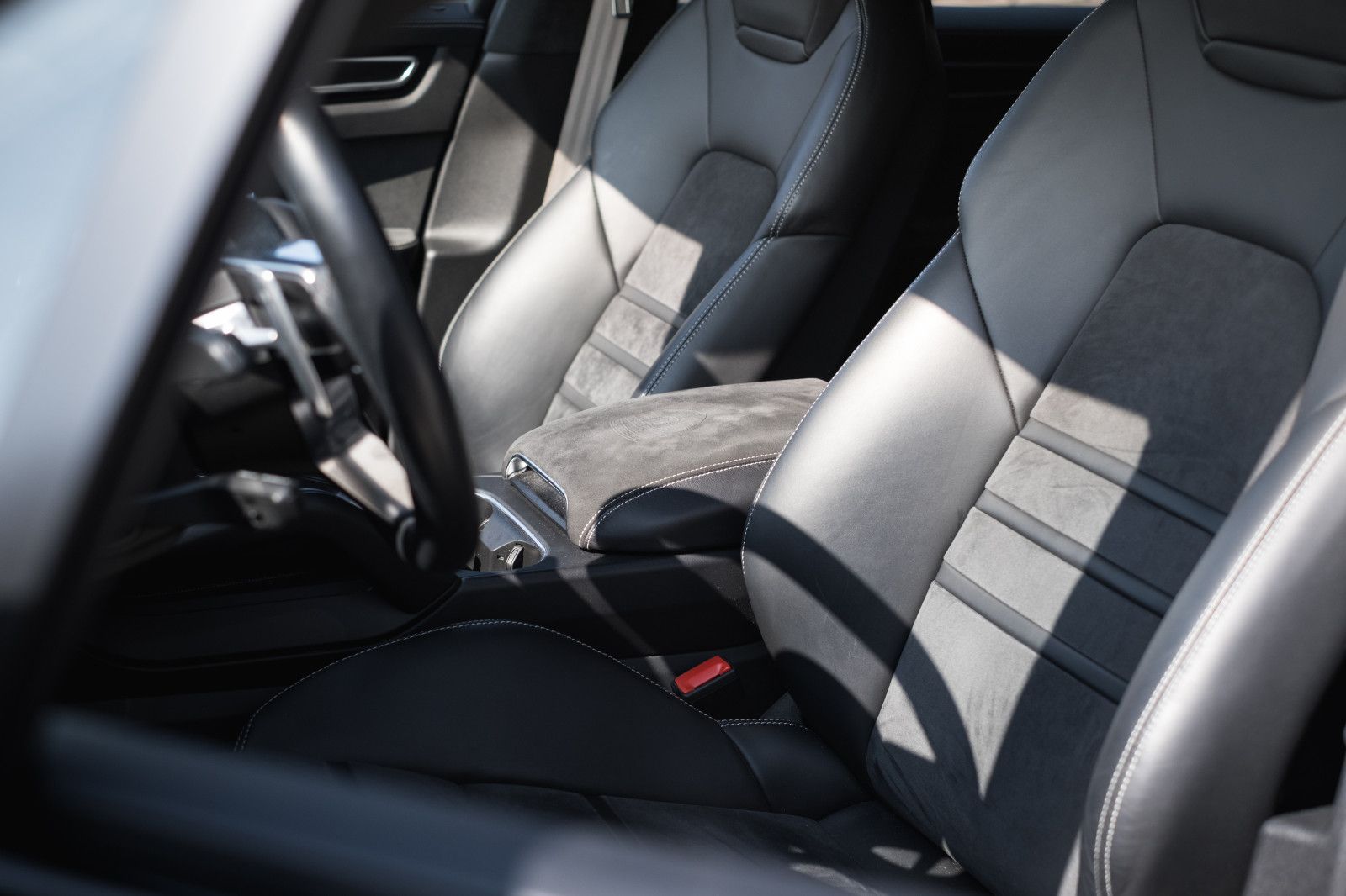 Fahrzeugabbildung Porsche Cayenne GTS, S-Design-P.,Pano, AHK, St-H.,HUD