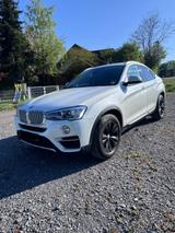 BMW X4  - schwarze BMW X4 M
