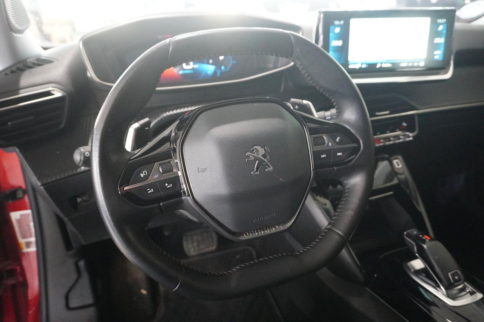 Fahrzeugabbildung Peugeot 2008 1.2T ALLURE PACK NAVI/LED/KAMERA/VIRT/3D