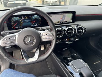 Bild 13 Mercedes-Benz A 180 A180 AMG LED Kamera MBUX PDC Teilleder
