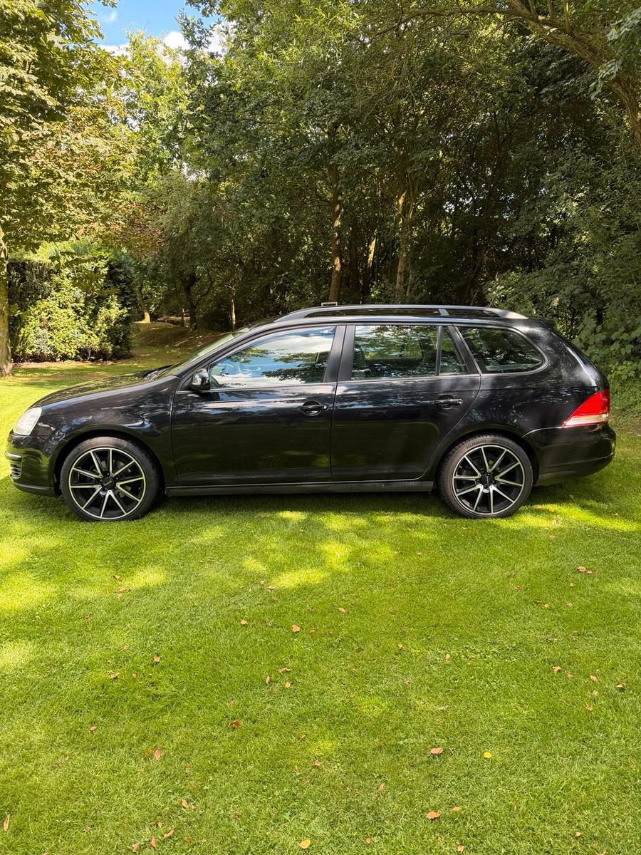Volkswagen Golf 2009 — rear view