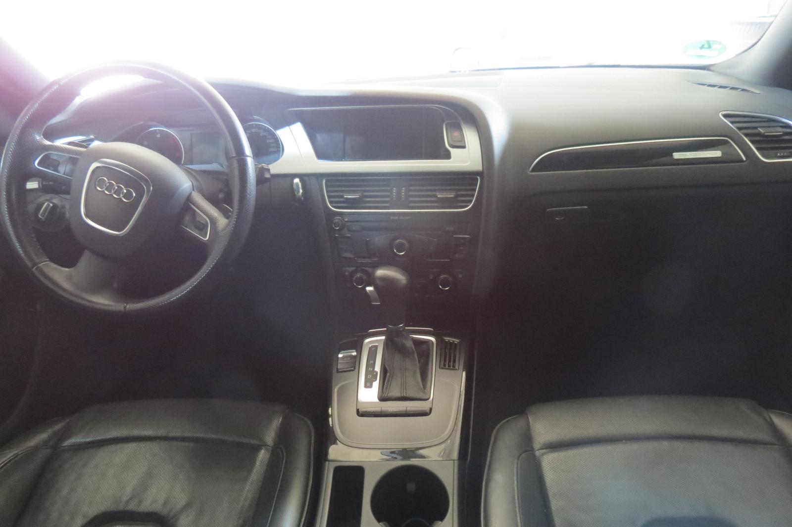Audi A4 2011 — photo 12
