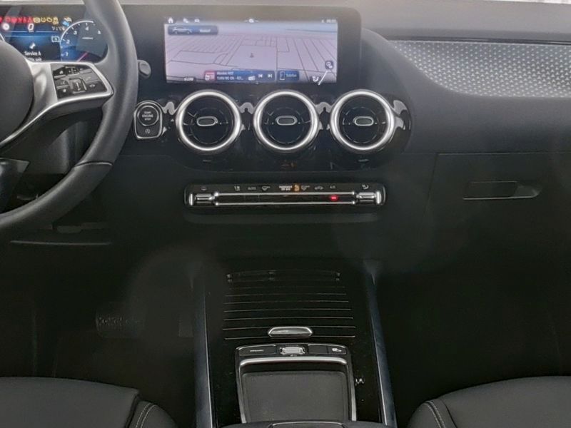 Fahrzeugabbildung Mercedes-Benz GLA 200 Progressive AHK+Pano+CarPlay+Kam+EasyPac