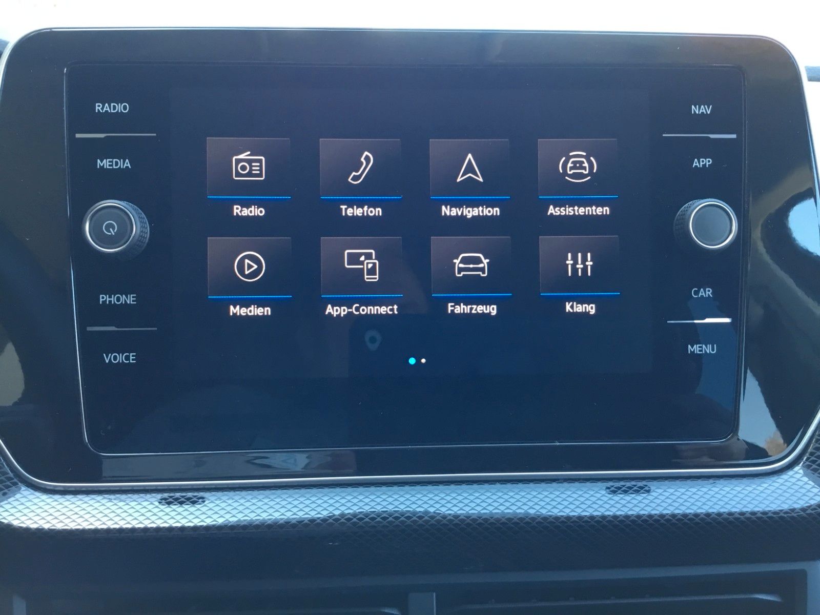Fahrzeugabbildung Volkswagen T-Cross 1.5 TSI DSG GOAL+AHK+17"+ACC+Kamera