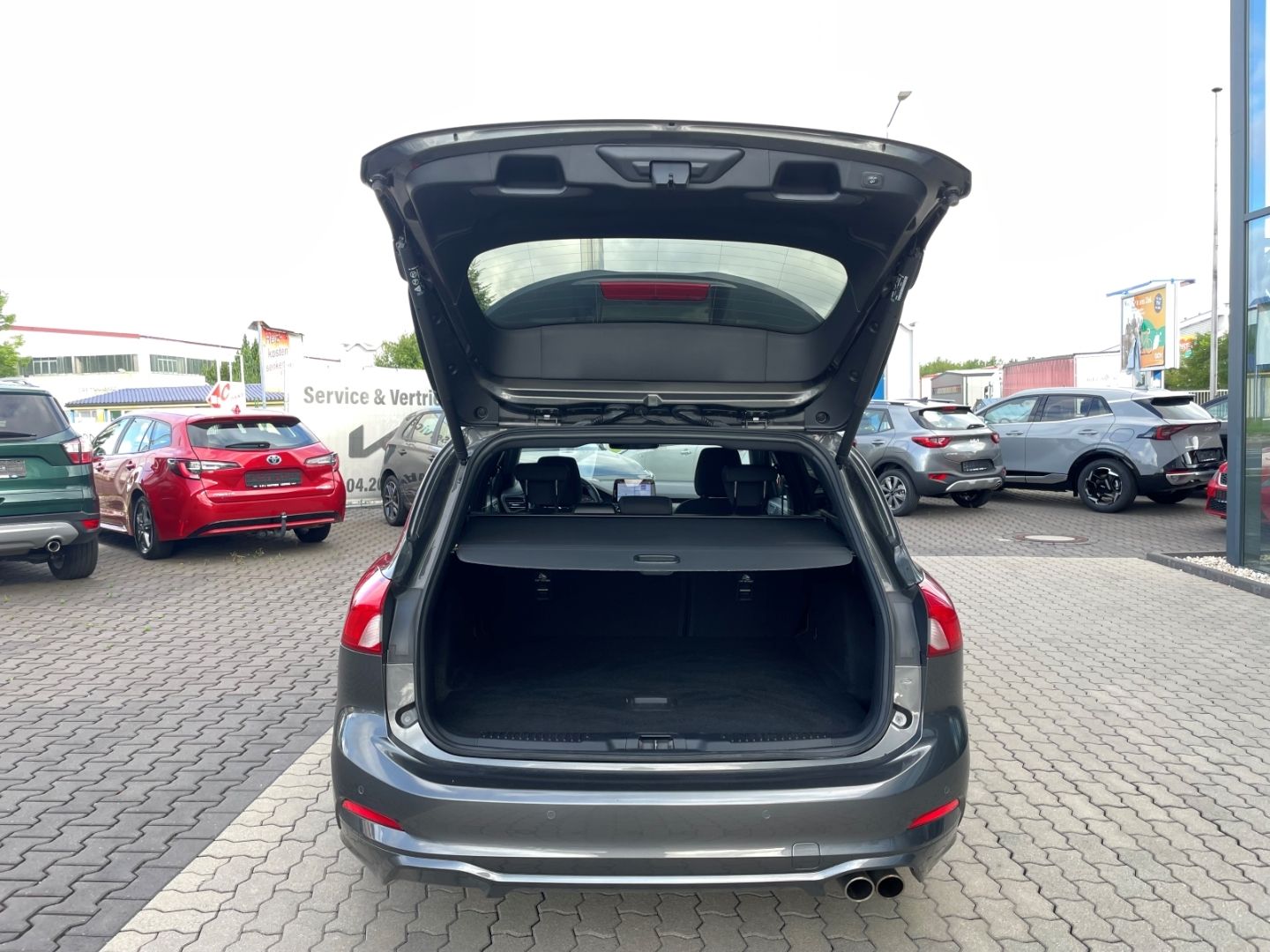 Fahrzeugabbildung Ford Focus ST-Line Kamera LED Abstandstemp Navi